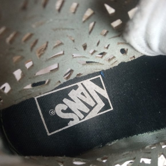 VANS OF THE WALL UNISEX WHITE LASER CUT-OUT SKATEBOARD SHOES - Picture 8 of 12